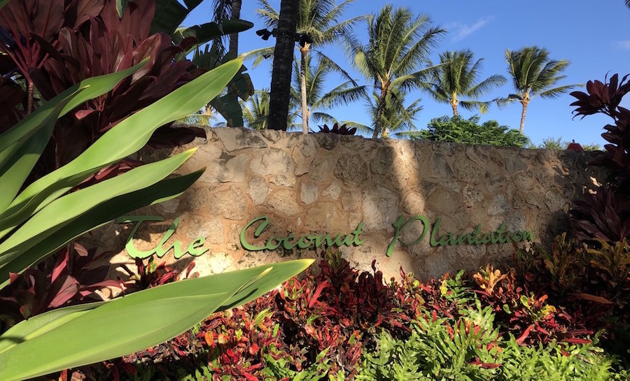 south-sea-bungalows-coconut-plantation-vacation-rental-koolina-gateway-sign-for-YAH